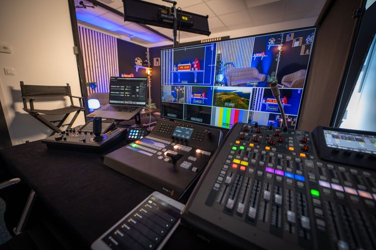 Studio Podcast / Video Live / Photo à réserver à Rennes